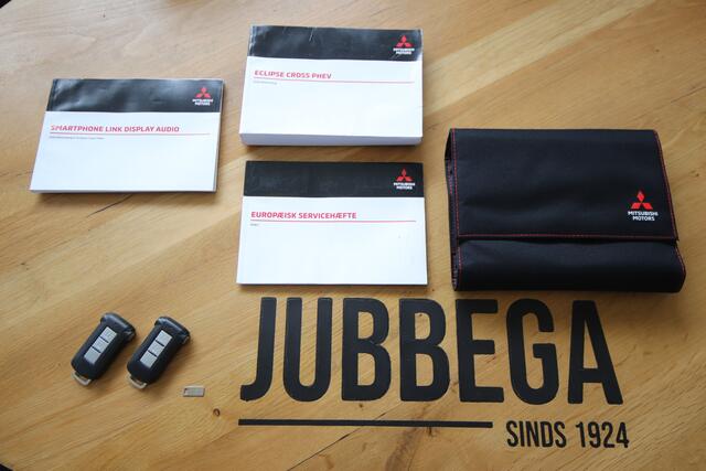 Mitsubishi ECLIPSE Cross 2.4 PHEV Instyle 'LTD' Blackline, Pano, Leder, Sport pakket