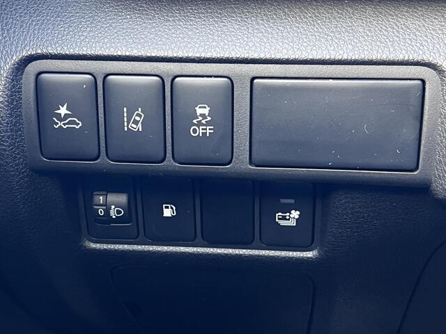 Mitsubishi ECLIPSE Cross 2.4 PHEV Intense+ / Fabrieksgarantie Tot 06-2027 / 1.500 kg trekgewicht / Elektrische bestuurdersstoel / Navigatie / Stoelverwarming / Apple Carplay/Android Auto / 18" LM wielen /