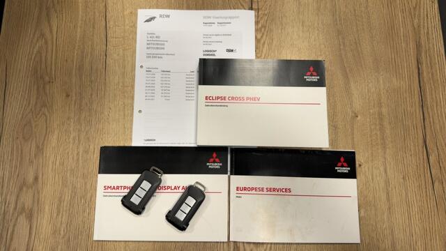 Mitsubishi ECLIPSE Cross 2.4 PHEV Instyle Schuif / kanteldak / leer / HUD