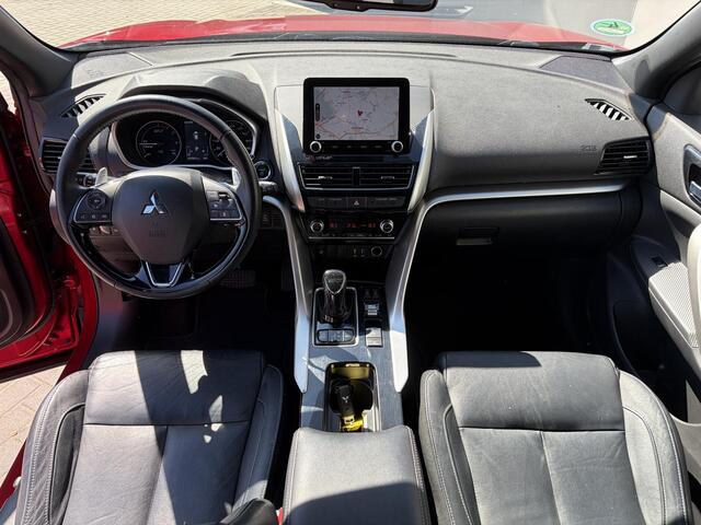 Mitsubishi ECLIPSE Cross 2.4 PHEV Instyle / Elektrisch schuif kantel dak / Achteruitrijcamera / 1500kg trekken / Adaptieve cruise control / Stoelverwarming voor en achter / Stuurverwarming / Navigatie