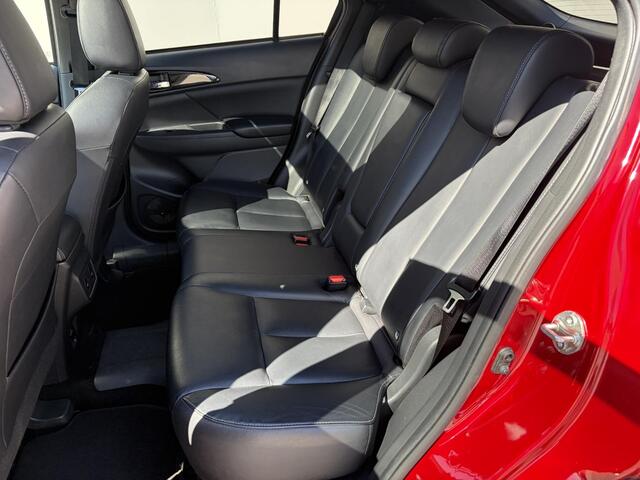 Mitsubishi ECLIPSE Cross 2.4 PHEV Instyle / Elektrisch schuif kantel dak / Achteruitrijcamera / 1500kg trekken / Adaptieve cruise control / Stoelverwarming voor en achter / Stuurverwarming / Navigatie