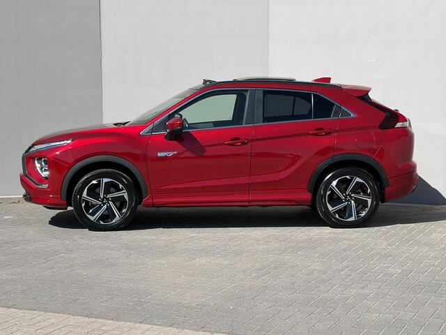 Mitsubishi ECLIPSE Cross 2.4 PHEV Instyle / Elektrisch schuif kantel dak / Achteruitrijcamera / 1500kg trekken / Adaptieve cruise control / Stoelverwarming voor en achter / Stuurverwarming / Navigatie