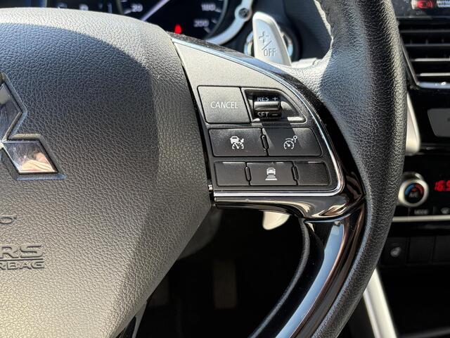 Mitsubishi ECLIPSE Cross 2.4 PHEV Instyle / Elektrisch schuif kantel dak / Achteruitrijcamera / 1500kg trekken / Adaptieve cruise control / Stoelverwarming voor en achter / Stuurverwarming / Navigatie