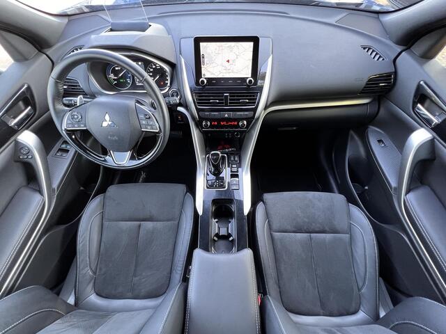 Mitsubishi ECLIPSE Cross 2.4 PHEV First Edition 4WD S-AWC / Dealer onderhouden / Accu SoH 99,2 % / Fabrieksgarantie tot 02-2030 / ChadeMo snel laden / 1.500 kg trekgewicht / HUD / Camera 360° / Stuur-, stoel- & achterbankverwarming / 18" LM wielen / Winterwielen inclusief /