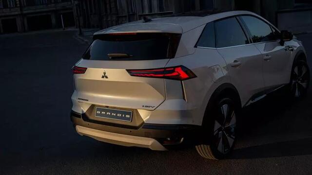 Mitsubishi GRANDIS 1.8 HEV Instyle / 1.000,- Euro Introductievoordeel / Nieuw Te Bestellen / Afbeeldingen Kunnen Afwijken Van De Werkelijke Utvoering /