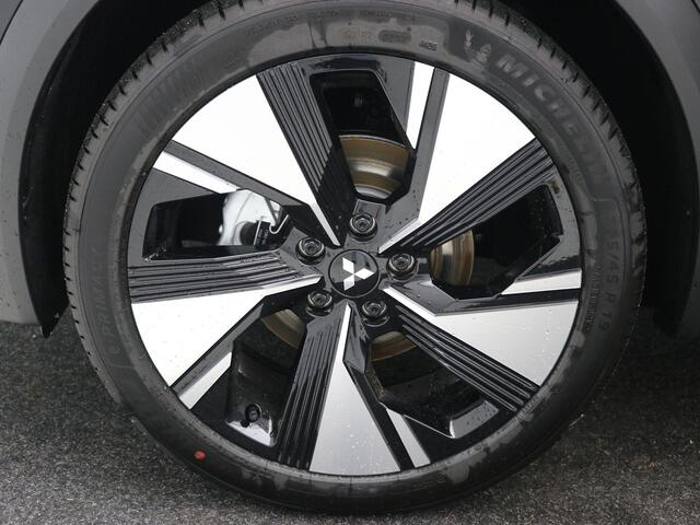 Mitsubishi GRANDIS 1.8 HEV Instyle / ¤ 2.000,- Voordeel op de Nieuwprijs / Prijs is rijklaar / Direct leverbaar / 8 jaar fabrieksgarantie / Elektrochromatisch glazen panoramadak / Google Assistent / Stuurwiel- en Stoelverwarming voor / Adaptieve Cruise Control / Verwarmde V