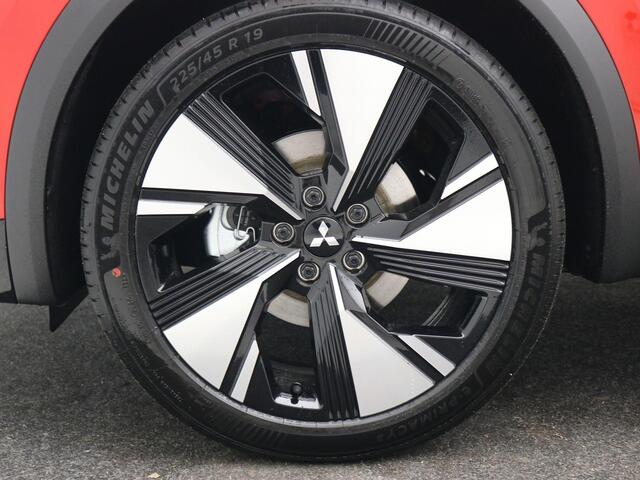 Mitsubishi GRANDIS 1.8 HEV First Edition / ¤2.500,- voordeel / Prijs is rijklaar / 8 Jaar Fabrieksgarantie / Direct leverbaar / Stuurwiel en Stoelverwarming / Adaptieve Cruise / Verwarmde Vooruit / Keyless Entry & Start / Climate Control /