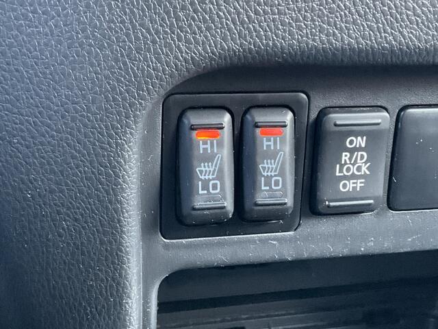 Mitsubishi L200 5-Pers 2.4D LX Double Cab Trekhaak 3500kg Leer Nav/Cam 5 zits