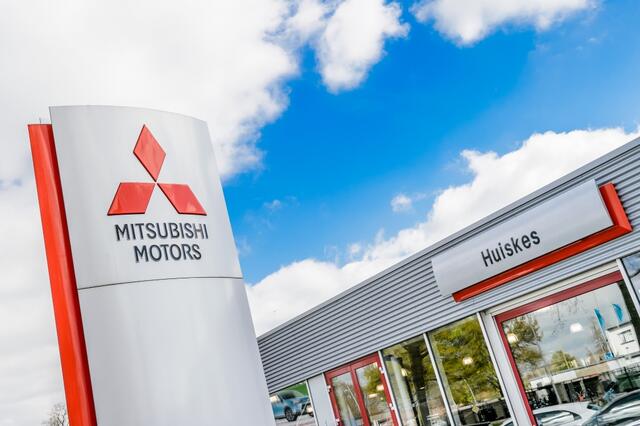 Mitsubishi OUTLANDER 2.4 PHEV Instyle+