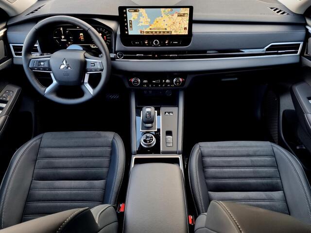 Mitsubishi OUTLANDER 2.4 PHEV First Edition / Nieuw Model 2025 / ¤1.000,- Early Buyer Bonus / Elektrische Range 86 KM WLTP / 1.600 KG Trekgewicht / 8 Jaar Fabrieksgarantie /