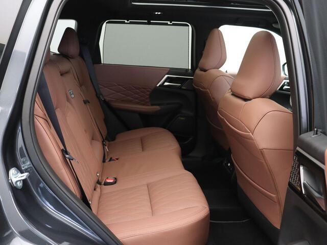 Mitsubishi OUTLANDER 2.4 PHEV Instyle+ | Nieuw model | Black Roof | Massagestoelen | Panoramadak | Stoelverkoeling | Stoelverwarming |