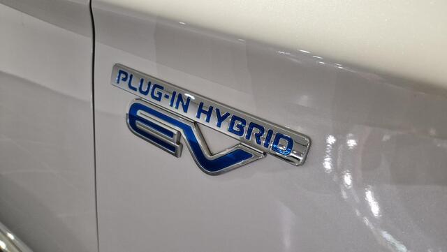 Mitsubishi OUTLANDER 2.4 PHEV Intense