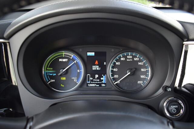 Mitsubishi OUTLANDER 2.4i PHEV 4WD Instyle Autom. | Cruise Control Adaptief | SmartLink-Navigatie | 360-Camera | Leder | SchuifKanteldak |