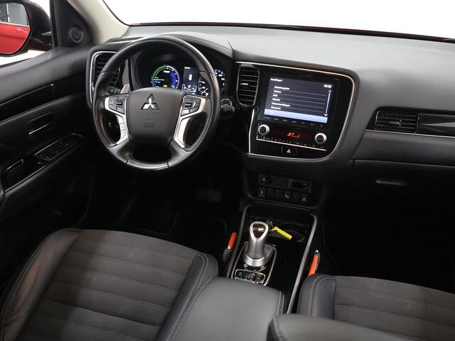 Mitsubishi OUTLANDER 2.4 PHEV Intense | Trekhaak | Parkeercamera | Climate Control | Cruise Control | Navigatie via Carplay |