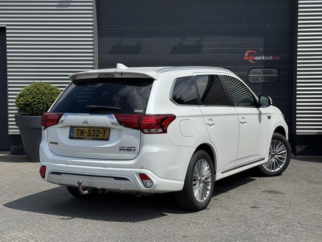Mitsubishi OUTLANDER 2.4 PHEV Intense+ | Panoramadak | Camera | DAB | 18 Inch Lichtmetalen Velgen | Carplay |