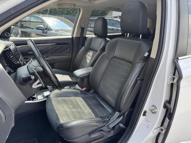 Mitsubishi OUTLANDER 2.4 PHEV Intense+ | Panoramadak | Camera | DAB | 18 Inch Lichtmetalen Velgen | Carplay |