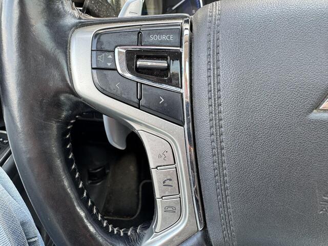 Mitsubishi OUTLANDER 2.4 PHEV Intense+ | Panoramadak | Camera | DAB | 18 Inch Lichtmetalen Velgen | Carplay |