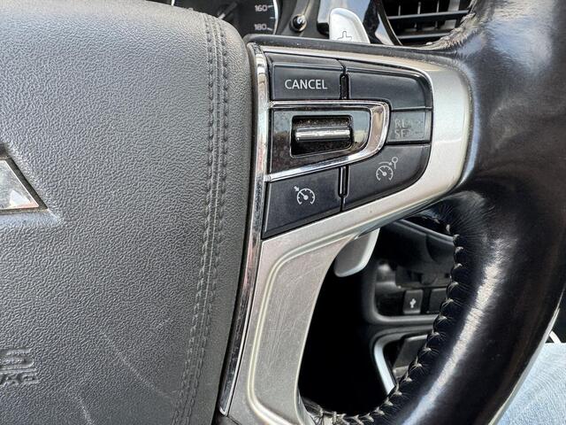 Mitsubishi OUTLANDER 2.4 PHEV Intense+ | Panoramadak | Camera | DAB | 18 Inch Lichtmetalen Velgen | Carplay |