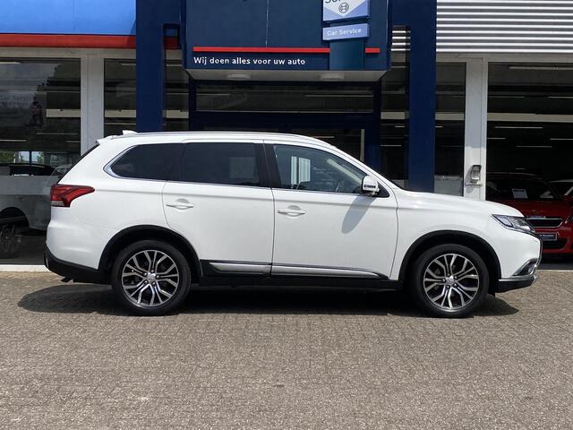 Mitsubishi OUTLANDER 2.0 Instyle / Automaat / NL-Auto / 42.000 KM / Dealer-Onderhouden / 1e-Eigenaar / 7-Zitter / Schuif-Kanteldak / Vol-Leder / Stoelverwarming / Stuurverwarming / Cruise-Control / Keyless / Trekhaak / Elektr.-Achterklep / Elektr.-bestuurderstoel / Dodehoek-D