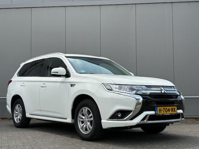 Mitsubishi OUTLANDER 2.4 PHEV - Apple CarPlay - Keyless - nap! - airco - trekhaak -