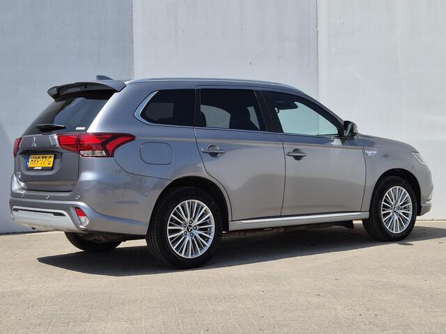 Mitsubishi OUTLANDER 2.4 PHEV Pug-in Intense+ Automaat / Navigatie via Apple Carplay of Android Auto / Stuur- en Stoelverwarming / Trekgewicht 1500 kg / Elektrische bedienbare achterklep / Rondomzicht camera / Adaptief cruise control /