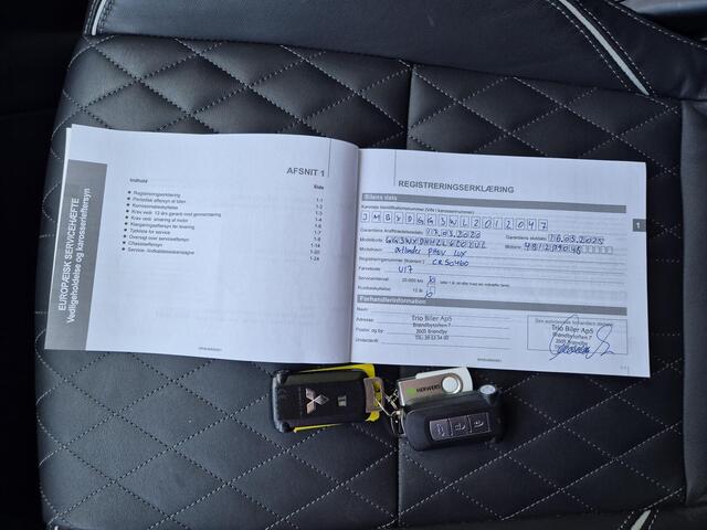 Mitsubishi OUTLANDER 2.4 PHEV Pug-in Intense+ Automaat / Navigatie via Apple Carplay of Android Auto / Stuur- en Stoelverwarming / Trekgewicht 1500 kg / Elektrische bedienbare achterklep / Rondomzicht camera / Adaptief cruise control /