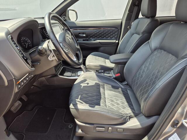 Mitsubishi OUTLANDER 2.4 PHEV Pug-in Intense+ Automaat / Navigatie via Apple Carplay of Android Auto / Stuur- en Stoelverwarming / Trekgewicht 1500 kg / Elektrische bedienbare achterklep / Rondomzicht camera / Adaptief cruise control /