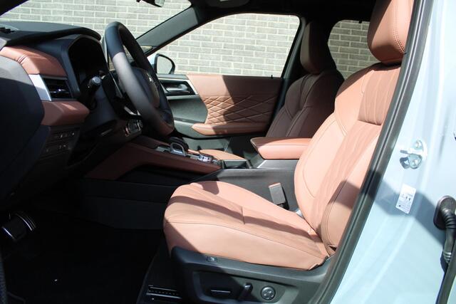 Mitsubishi OUTLANDER 2.4 PHEV Instyle+ Lederen interieur, Elek.glazen panoramadak, Massage stoelen, 20" LM velgen, Trekgewicht 1.600 KG.