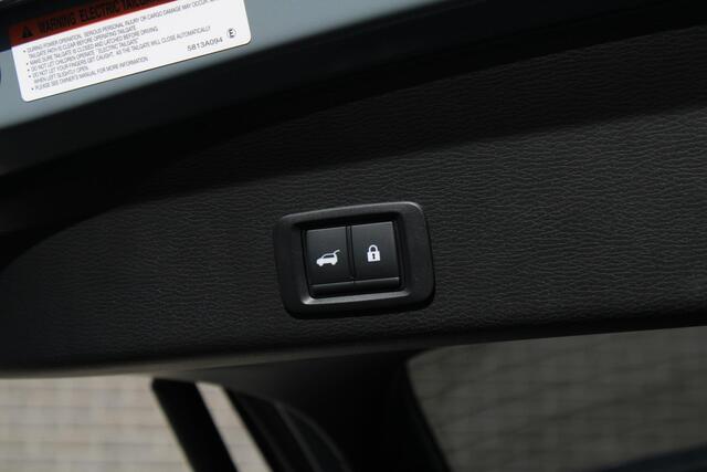 Mitsubishi OUTLANDER 2.4 PHEV Instyle+ Lederen interieur, Elek.glazen panoramadak, Massage stoelen, 20" LM velgen, Trekgewicht 1.600 KG.
