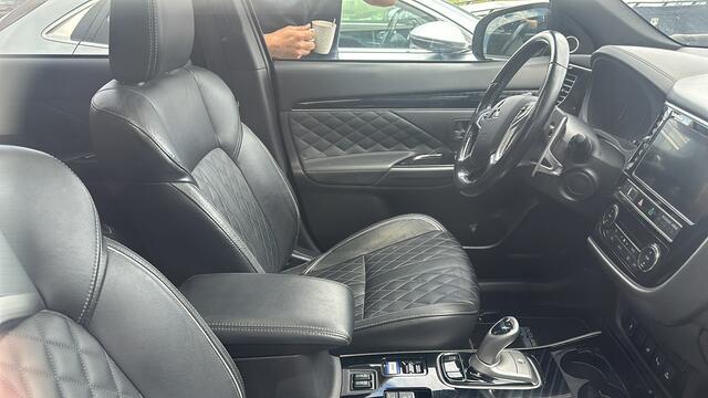 Mitsubishi OUTLANDER 2.4 PHEV Pure+ meest complete uitvoering