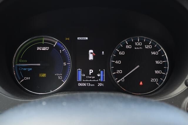 Mitsubishi OUTLANDER 2.4 PHEV Intense+ Trekhaak/Standkachel/Apple/AndroidAuto