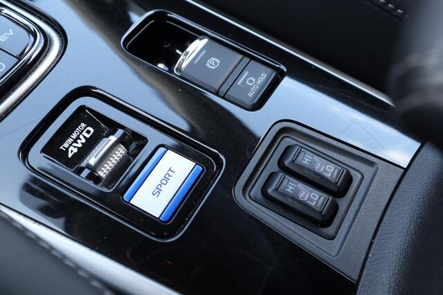 Mitsubishi OUTLANDER 2.4 PHEV Intense+ Trekhaak/Standkachel/Apple/AndroidAuto