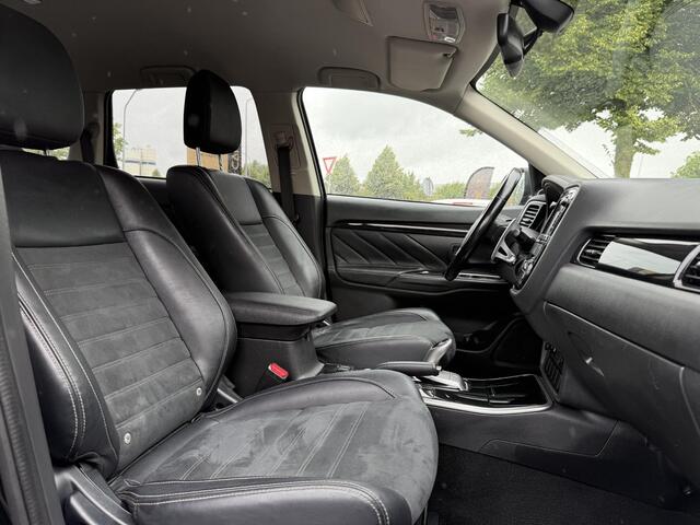 Mitsubishi OUTLANDER 2.0 PHEV Executive Edition Navi,Camera,Alcantara,Trekhaak,Stoelverkoeling,Stoelverwarming,Pdc V+A,Clima,Cruise,Dealer Onderhouden,Nieuwe Apk bij Aflevering