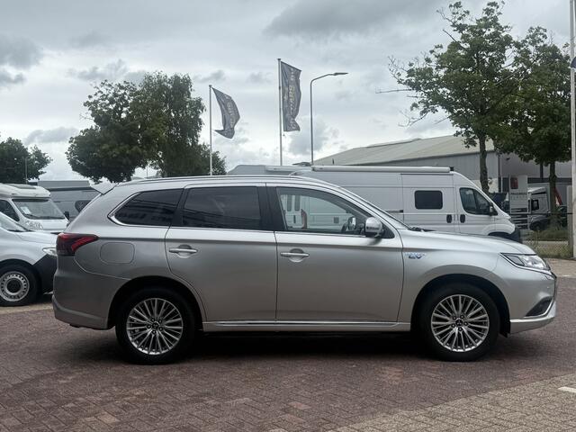 Mitsubishi OUTLANDER 2.4 PHEV S-Edition 4x4 224 pk plug in hybride automaat apple carplay camera climate ctr cruise ctr half/leder alcantara dagrijverlichting led dealer onderhouden