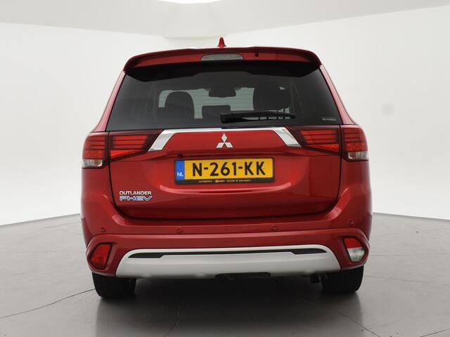 Mitsubishi OUTLANDER 2.4 PHEV 4WD AUT. INTENSE *BTW* + AFN. TREKHAAK | CAMERA | APPLE CARPLAY | STOELVERWARMING