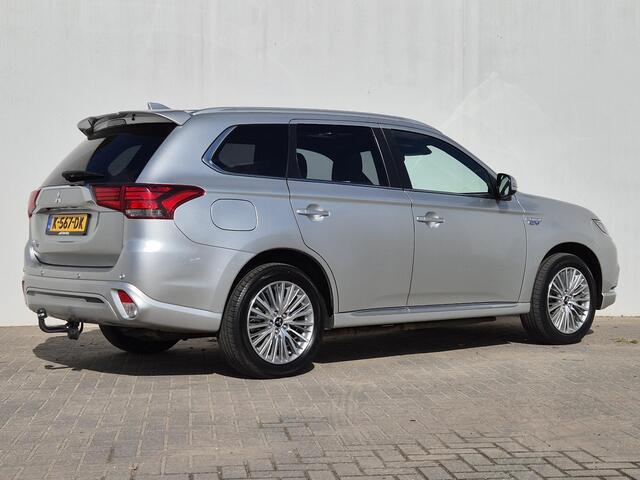 Mitsubishi OUTLANDER 2.4 PHEV Plug-in Instyle Automaat / Trekhaak afneembaar / Trekgewicht 1500 kg / Elektrische achterklep / Rondomzicht camera / Stuur- en Stoelverwarming / Adaptief CC / Glazen schuif- en kanteldak /