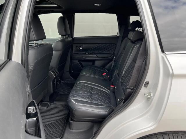 Mitsubishi OUTLANDER 2.4 PHEV Instyle, Leder, Schuifdak, Trekhaak NL auto!