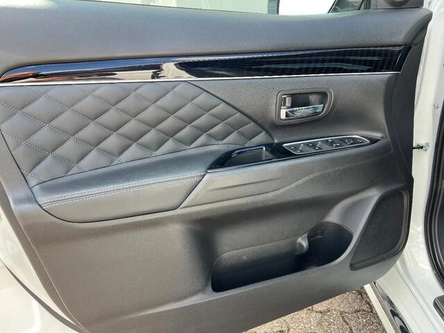 Mitsubishi OUTLANDER 2.4 PHEV Instyle, Leder, Schuifdak, Trekhaak NL auto!