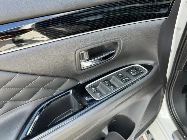Mitsubishi OUTLANDER 2.4 PHEV Instyle, Leder, Schuifdak, Trekhaak NL auto!