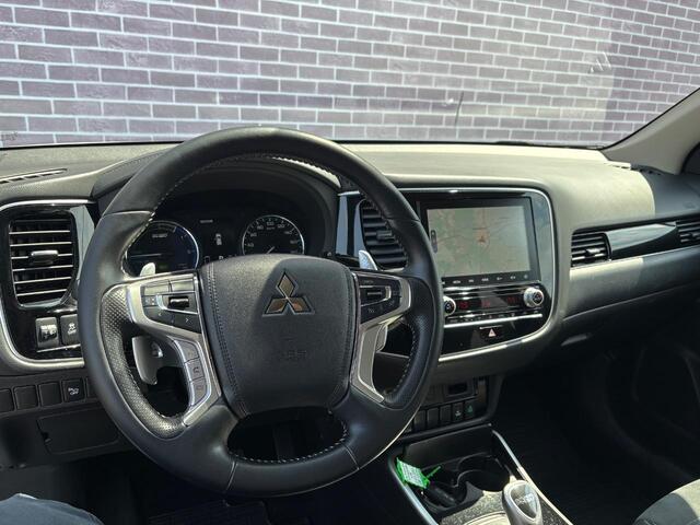 Mitsubishi OUTLANDER 2.4 PHEV Intense+ | Navigatie | Cruise Control | Stoelverwarming | Achteruitrijcamera | Half-Lederen Bekleding | Climate Control
