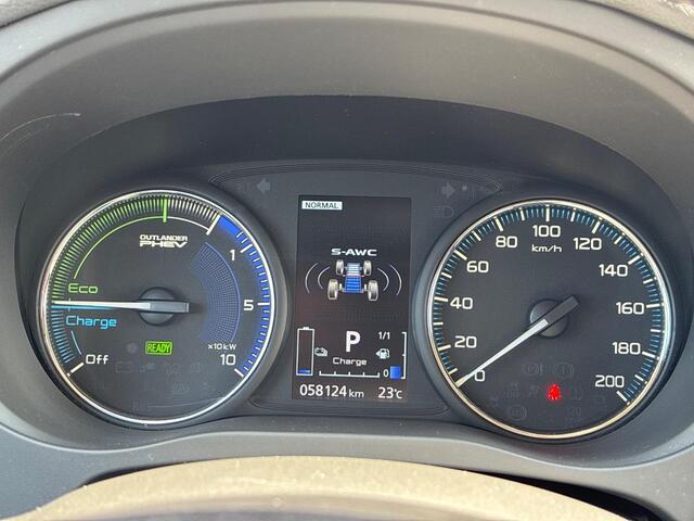 Mitsubishi OUTLANDER 2.4 PHEV Intense+ | Navigatie | Cruise Control | Stoelverwarming | Achteruitrijcamera | Half-Lederen Bekleding | Climate Control