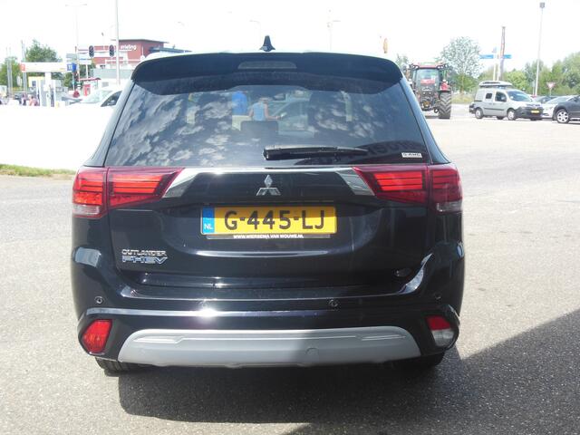 Mitsubishi OUTLANDER 2.4 PHEV Intense+ Automaat Staat in Hardenberg