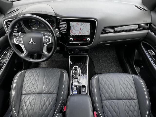 Mitsubishi OUTLANDER 2.4 PHEV Instyle Automaat / Dealer onderhouden / Afneembare trekhaak 1.500 kg / Navi / Camera 360° / Dode hoek detectie / Stuur- en stoelverwarming / Leder / Apple Carplay Android /