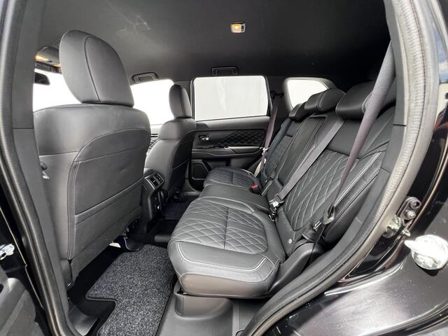Mitsubishi OUTLANDER 2.4 PHEV Instyle Automaat / Dealer onderhouden / Afneembare trekhaak 1.500 kg / Navi / Camera 360° / Dode hoek detectie / Stuur- en stoelverwarming / Leder / Apple Carplay Android /