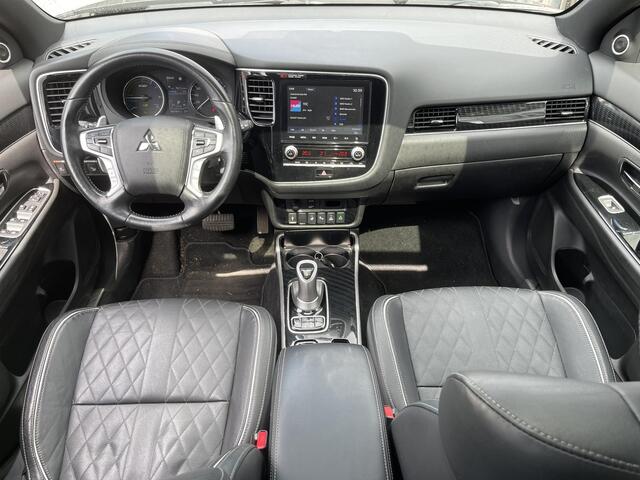 Mitsubishi OUTLANDER 2.4 PHEV Instyle 18"/Trekhaak/LED/Leder/Zonnedak/Stoel + stuurverwarming/Dodehoek/PDC v+a/360 Camera/Apple Carplay & Android Auto