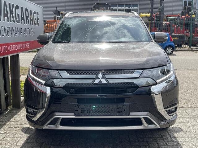 Mitsubishi OUTLANDER 2.4 PHEV Instyle 18"/Trekhaak/LED/Leder/Zonnedak/Stoel + stuurverwarming/Dodehoek/PDC v+a/360 Camera/Apple Carplay & Android Auto