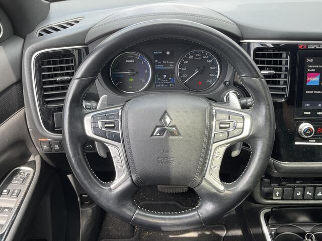 Mitsubishi OUTLANDER 2.4 PHEV Instyle 18"/Trekhaak/LED/Leder/Zonnedak/Stoel + stuurverwarming/Dodehoek/PDC v+a/360 Camera/Apple Carplay & Android Auto