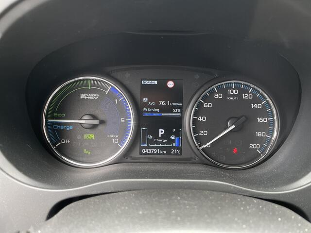 Mitsubishi OUTLANDER 2.4 PHEV Instyle 18"/Trekhaak/LED/Leder/Zonnedak/Stoel + stuurverwarming/Dodehoek/PDC v+a/360 Camera/Apple Carplay & Android Auto