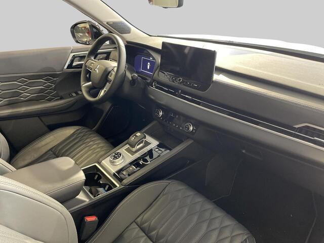 Mitsubishi OUTLANDER 2.4 PHEV Instyle van ¤ 60.930 voor ¤ 58.930