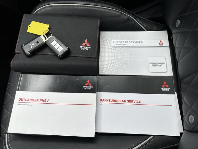 Mitsubishi OUTLANDER 2.4 PHEV Instyle 4WD / Navigatie via Apple Carplay & Android Auto / Afneembare Trekhaak / Elektrisch Verstelbare Stoelen / Lederen Bekleding / Achteruitrijcamera /